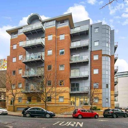 Cozy Modern Apartment In Croydon Central Exterior photo